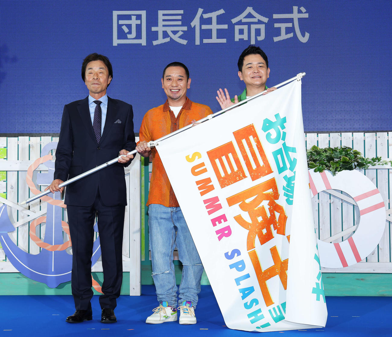 お台場冒険王2023団長任命式に臨む、左から港代表取締役社長、千鳥の大悟、ノブ（撮影・河田真司）