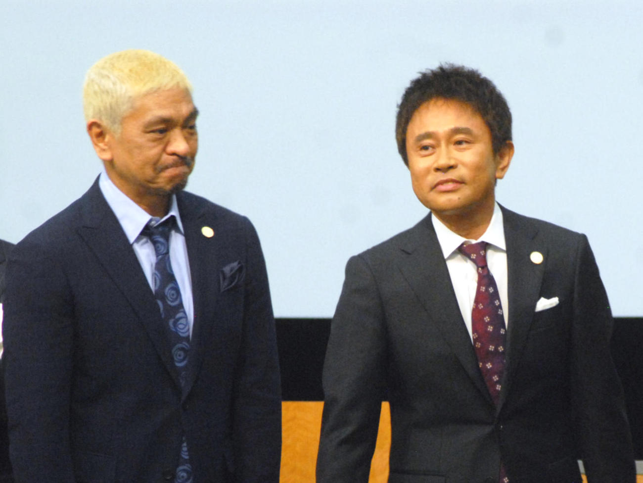 ダウンタウン松本人志（左）と浜田雅功（2017年撮影）