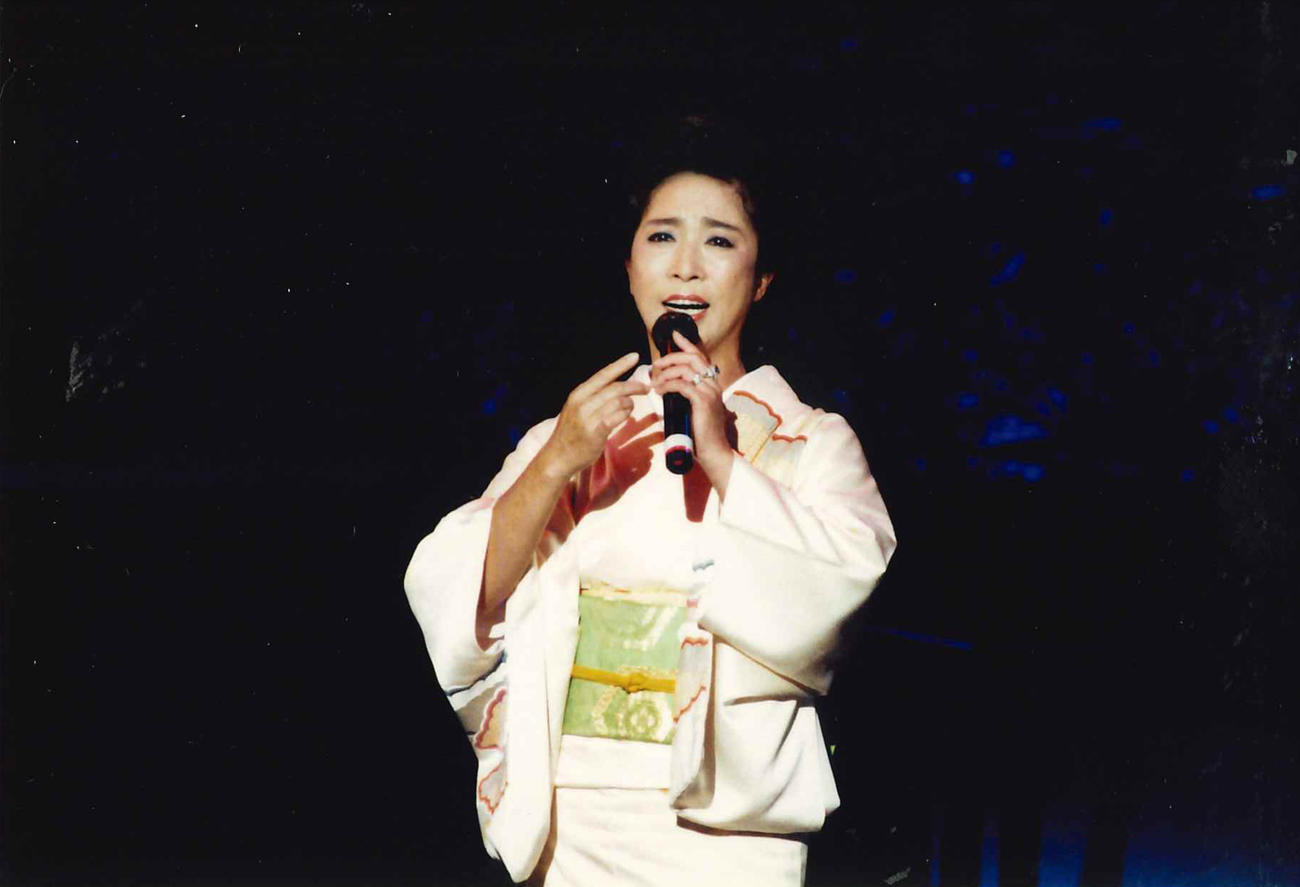 白鳥みづえさん（日本歌手協会提供）