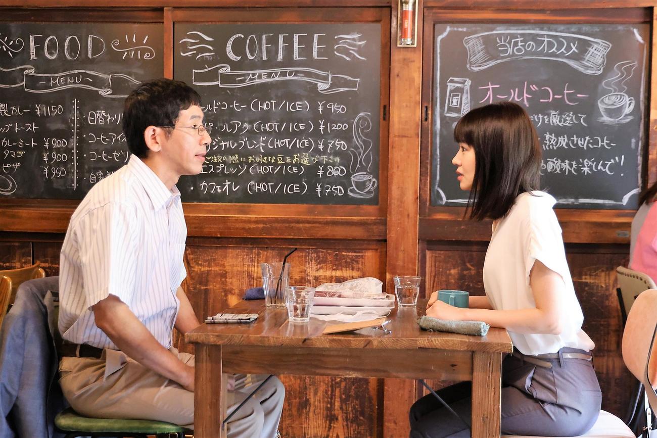 「あなたがしてくれなくても」特別編に出演する野間口徹、奈緒（C）フジテレビ