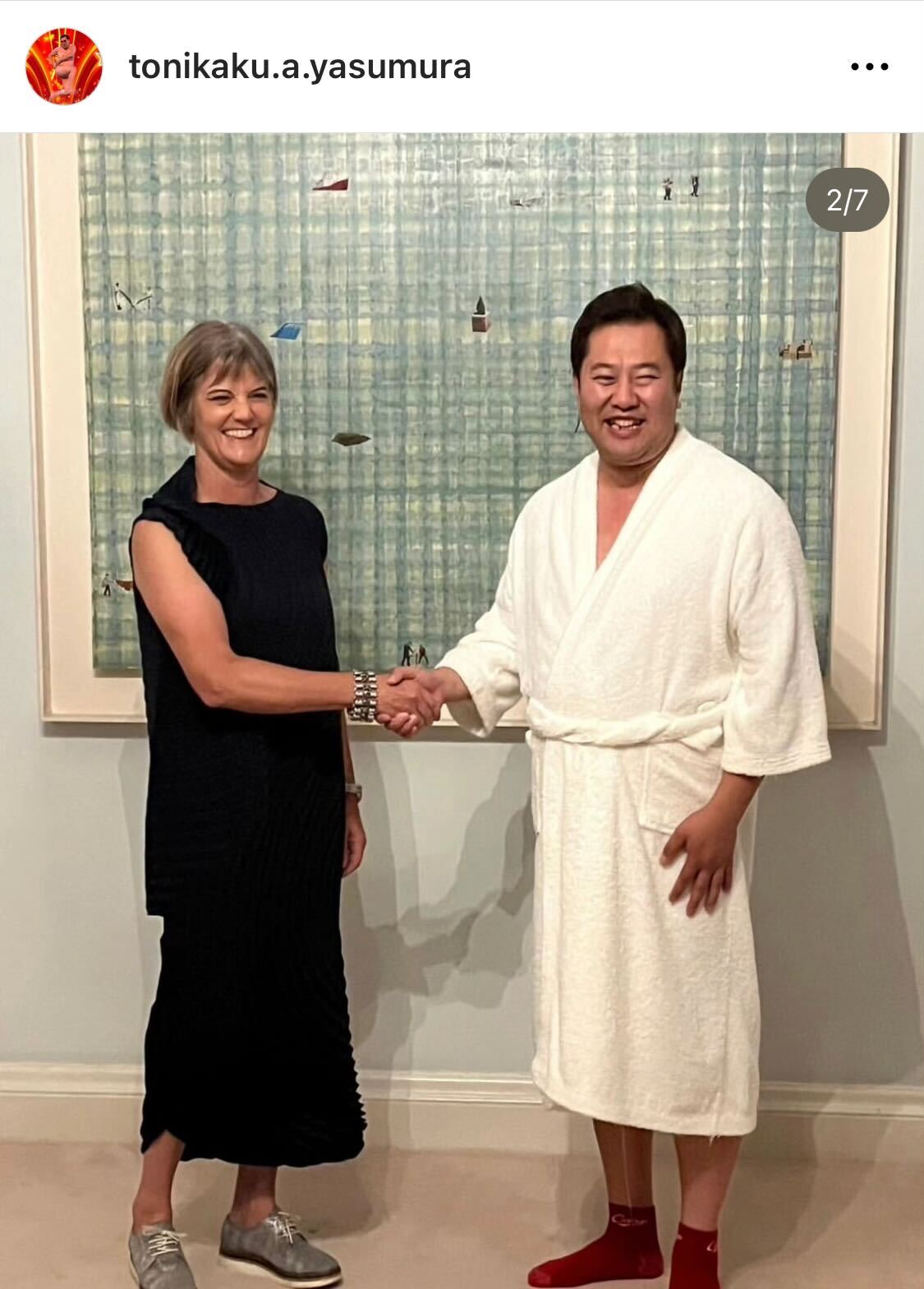  英国大使館に招待されたとにかく明るい安村（とにかく明るい安村のインスタグラムから）