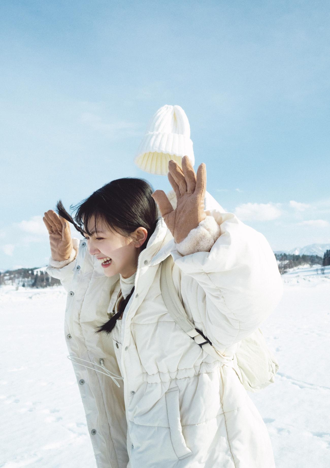 乃木坂46久保史緒里ファースト写真集「交差点」の楽天ブックス限定版裏表紙　撮影／細居幸次郎