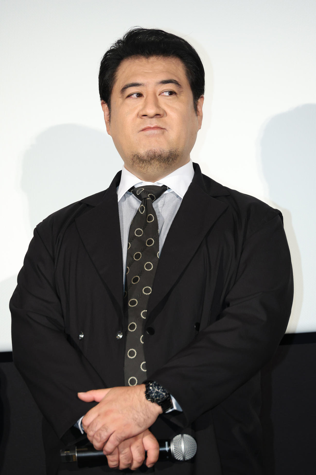 映画「大名倒産」公開初日舞台あいさつを行った小手伸也（撮影・中島郁夫）