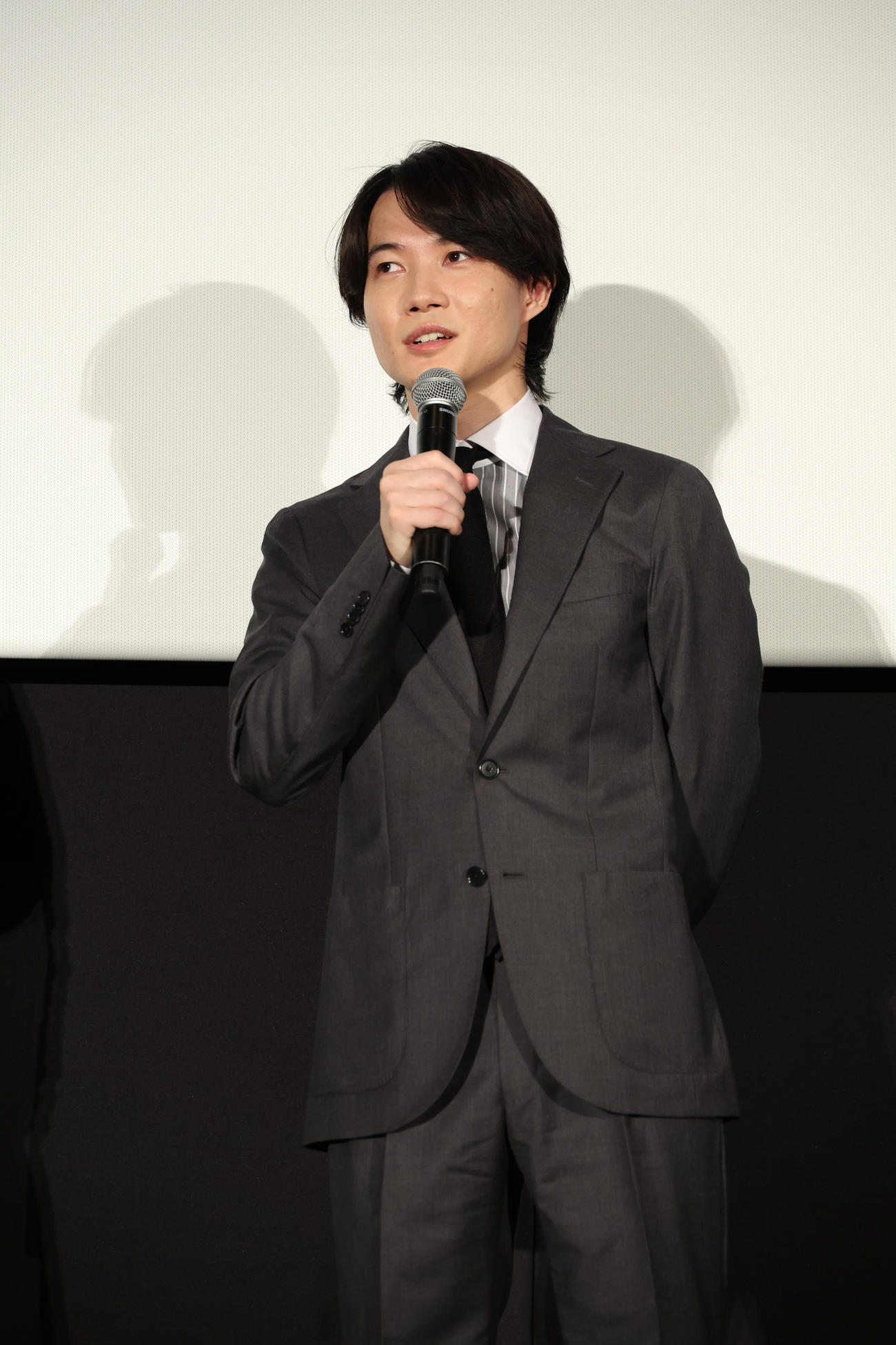 映画「大名倒産」公開初日舞台あいさつを行った神木隆之介（撮影・中島郁夫）