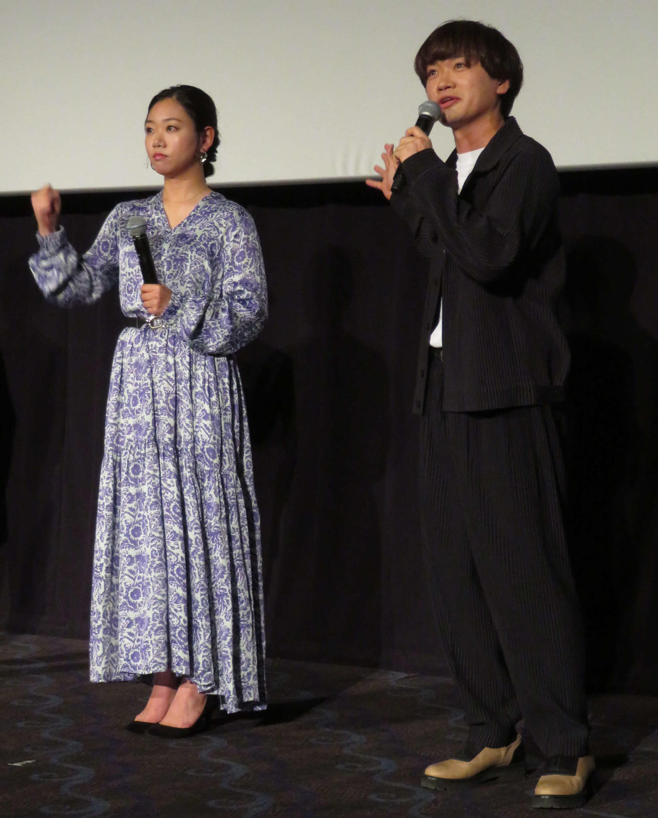 映画「リバー、流れないでよ」初日舞台あいさつに登壇した藤谷理子と鳥越裕貴（撮影・村上幸将）
