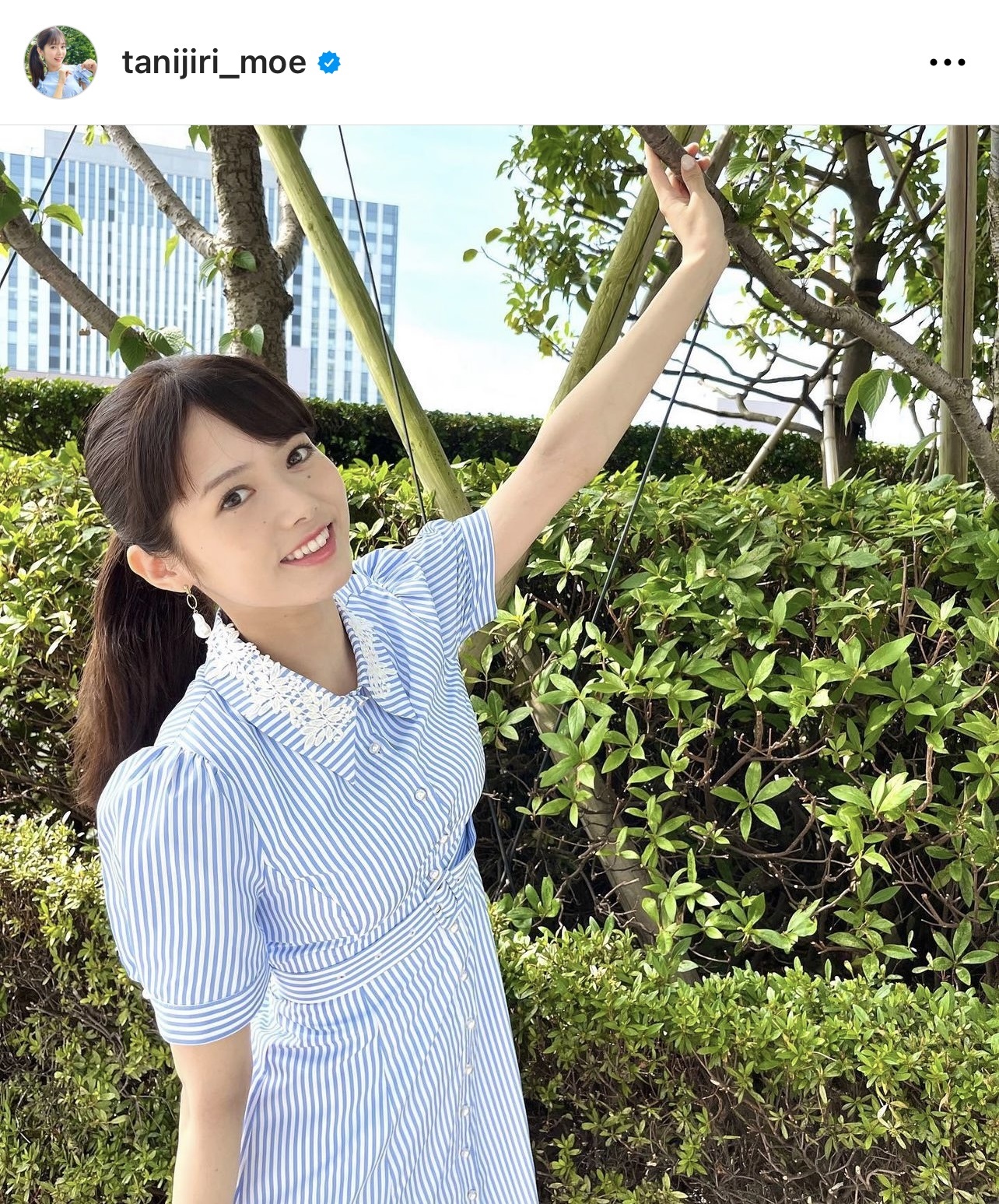 夏らしい爽やかな衣装を披露した谷尻萌（谷尻萌のインスタグラムから）