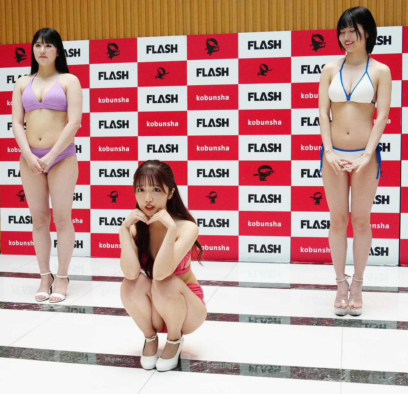 「ミスFLASH2024選考オーディション候補者50名」発表会見でアピールする北島萌加（中央）（撮影・江口和貴）