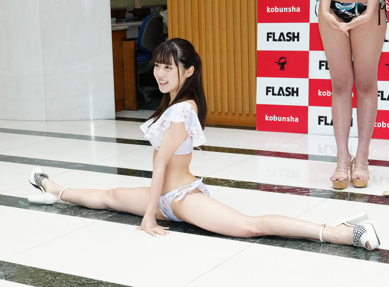 「ミスFLASH2024選考オーディション候補者50名」発表会見でアピールする中川心（撮影・江口和貴）