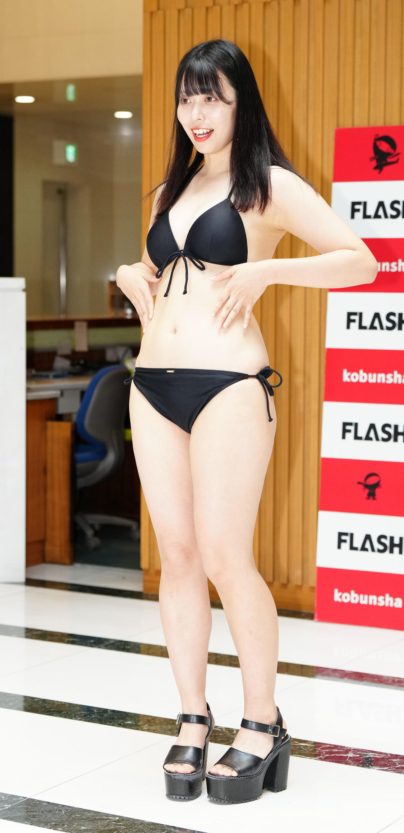「ミスFLASH2024選考オーディション候補者50名」発表会見に臨む夜代ねおん（撮影・江口和貴）