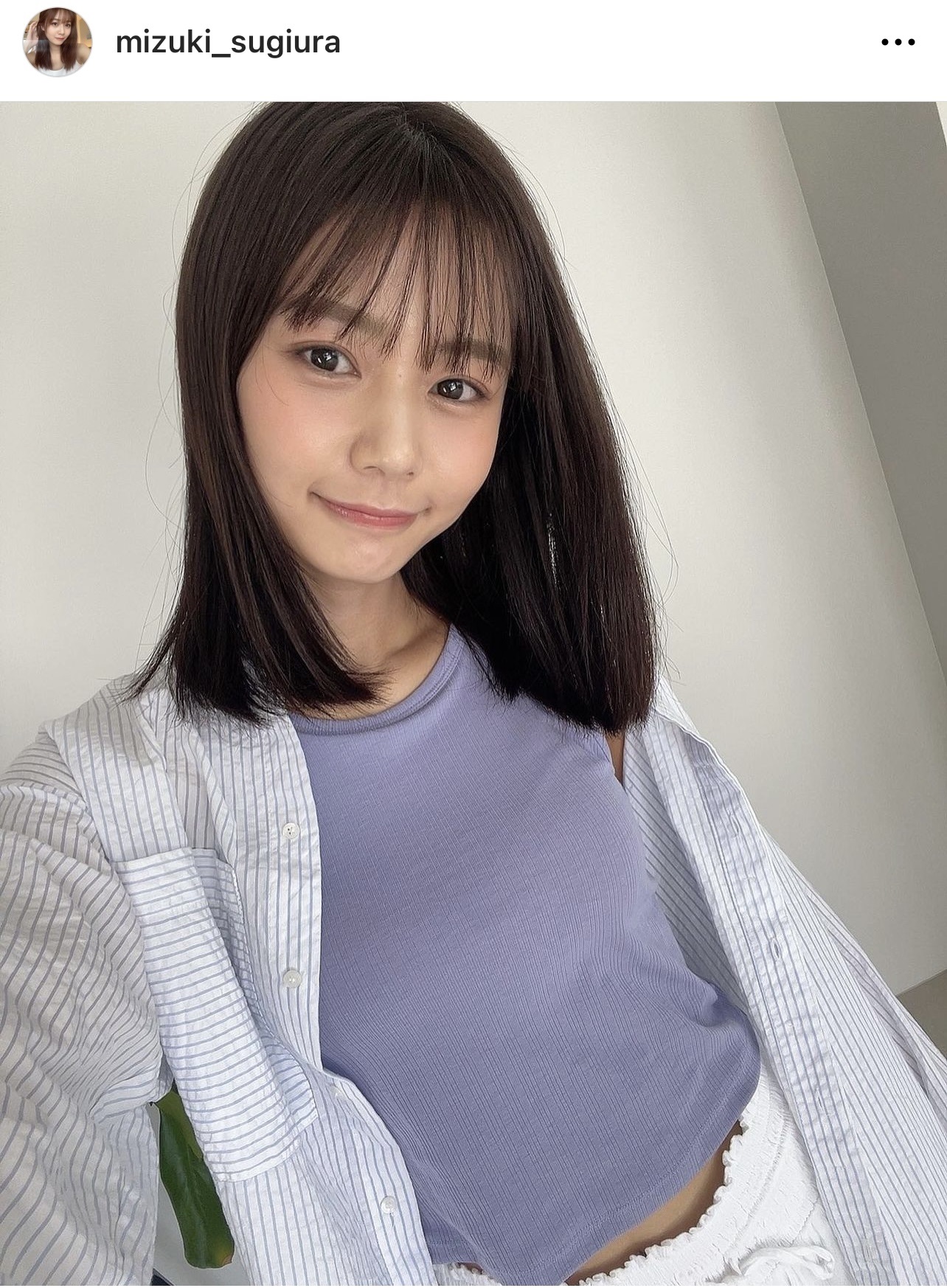 杉浦みずきが登場した「週刊ヤングジャンプ」のオフショット（杉浦みずきのインスタグラムから）