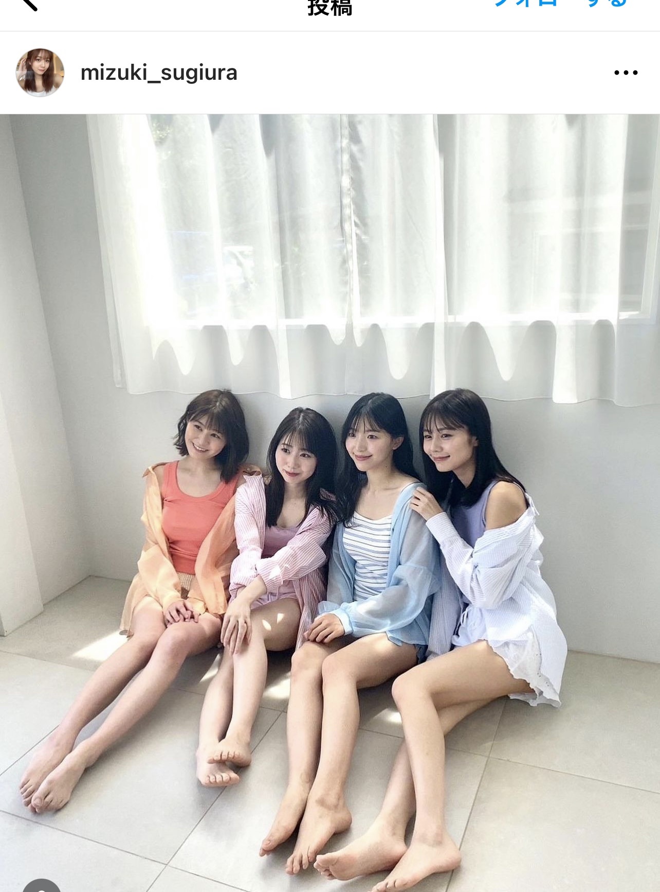 市村紗弥香、安藤咲良、塩川菜摘と寄り添う杉浦みずき「週刊ヤングジャンプ」のオフショット（杉浦みずきのインスタグラムから）