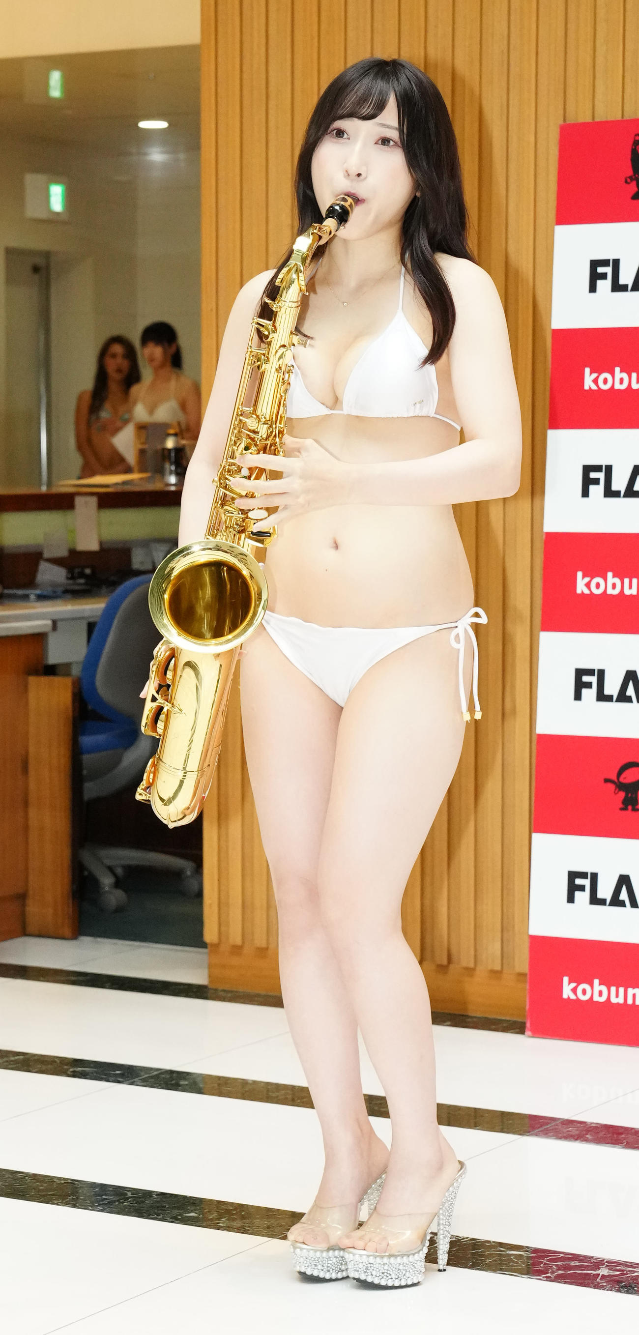 「ミスFLASH2024選考オーディション候補者50名」発表会見に臨むつぶらあい（撮影・江口和貴）