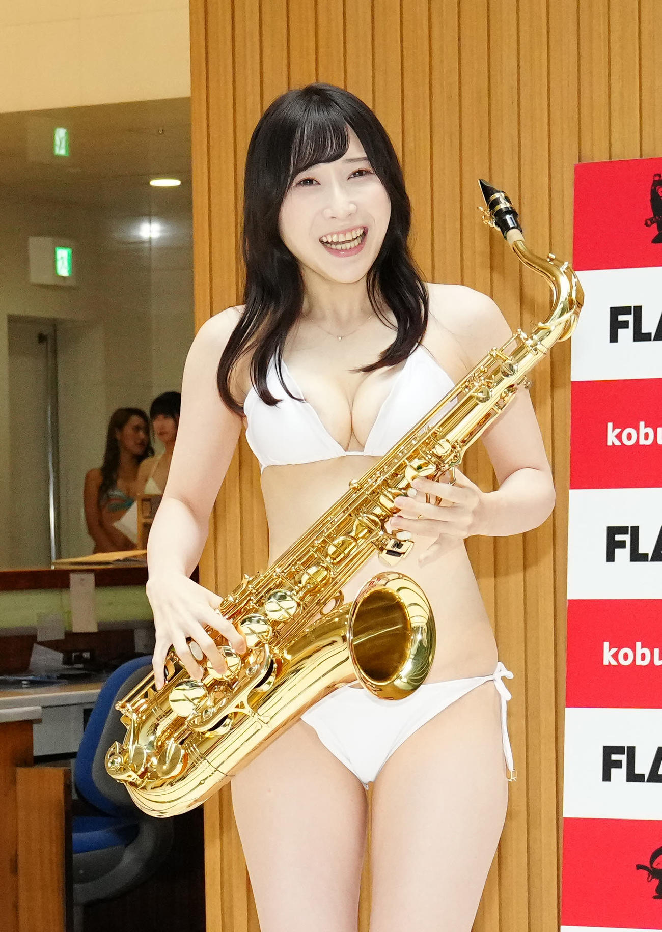 「ミスFLASH2024選考オーディション候補者50名」発表会見に臨むつぶらあい（撮影・江口和貴）