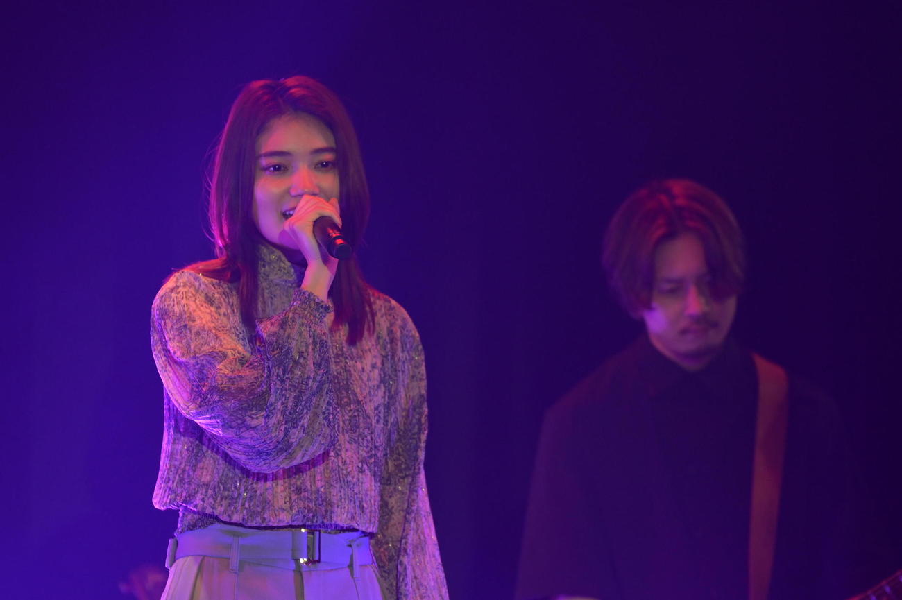 「アミューズ」の第45期定時株主総会に出演した、由薫