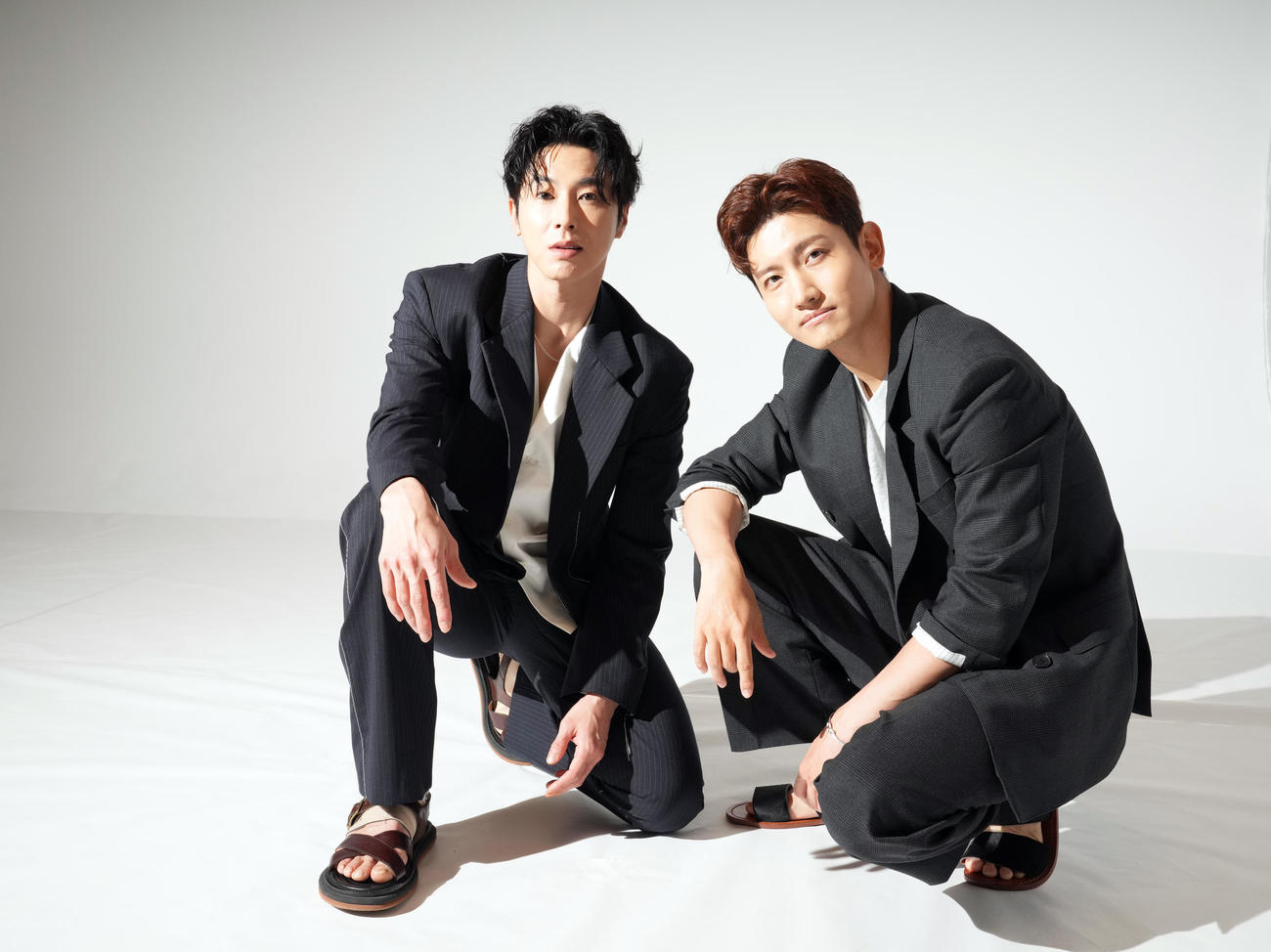 東方神起のユンホ（左）とチャンミン