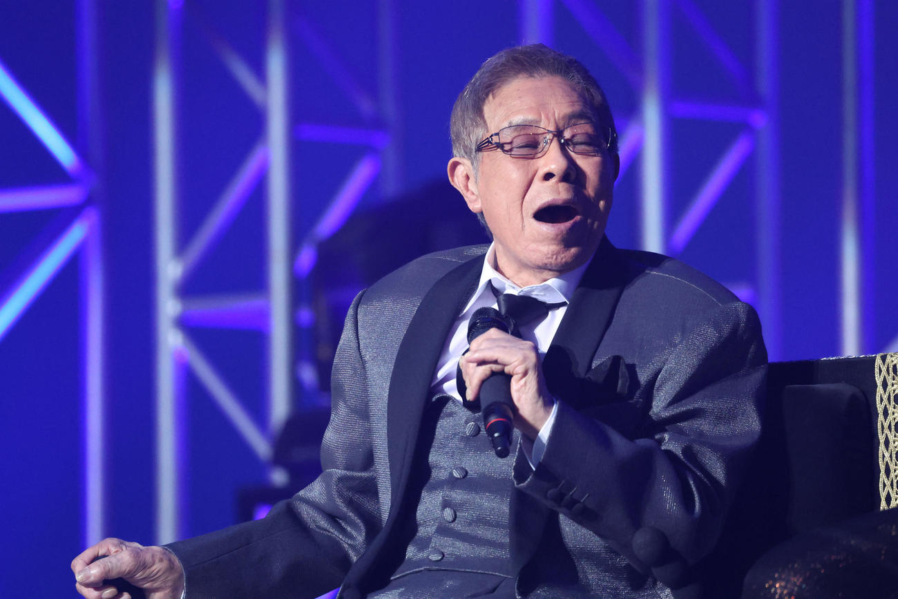 「令和　歌の祭典2023～日本列島！演歌は生活の歌～」で歌唱する北島三郎（撮影・中島郁夫）