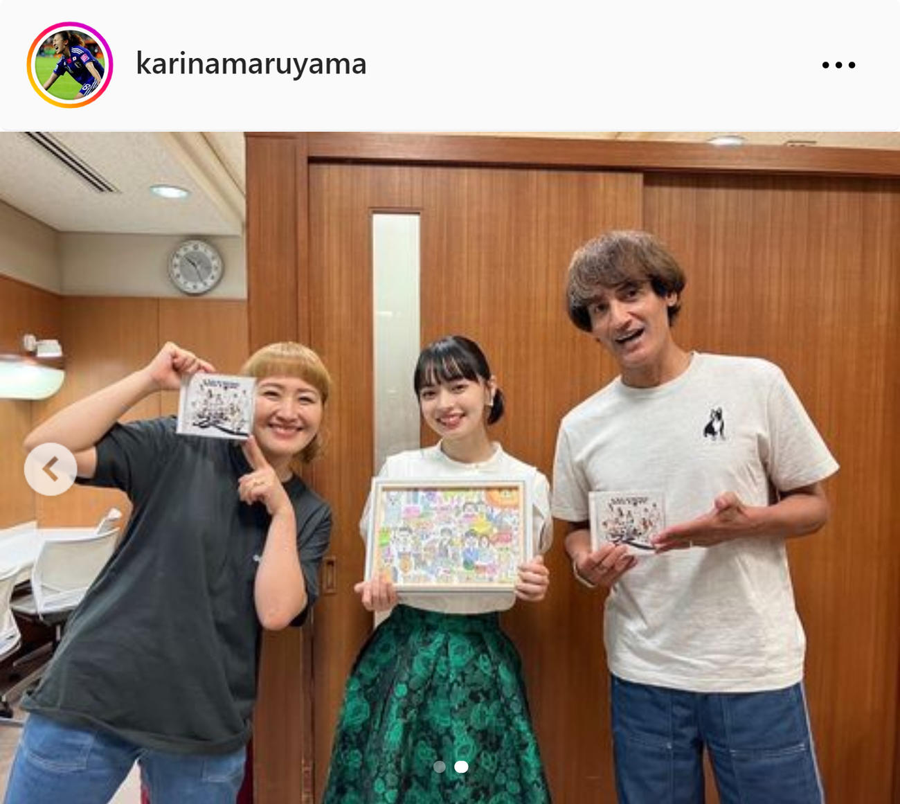 左から丸山桂里奈、アンジュルム上國料萌衣、本並健治氏（丸山桂里奈のインスタグラムから）
