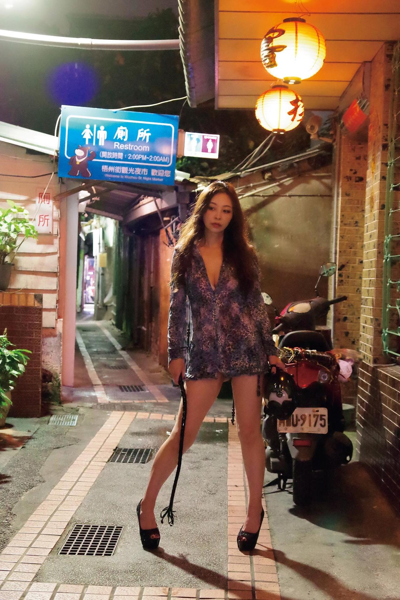 「インリン・オブ・ジョイトイ写真集　すべて今の時ゎ最後の時～最終話」内でのインリンお気に入りのカット（C）ハリプ／講談社