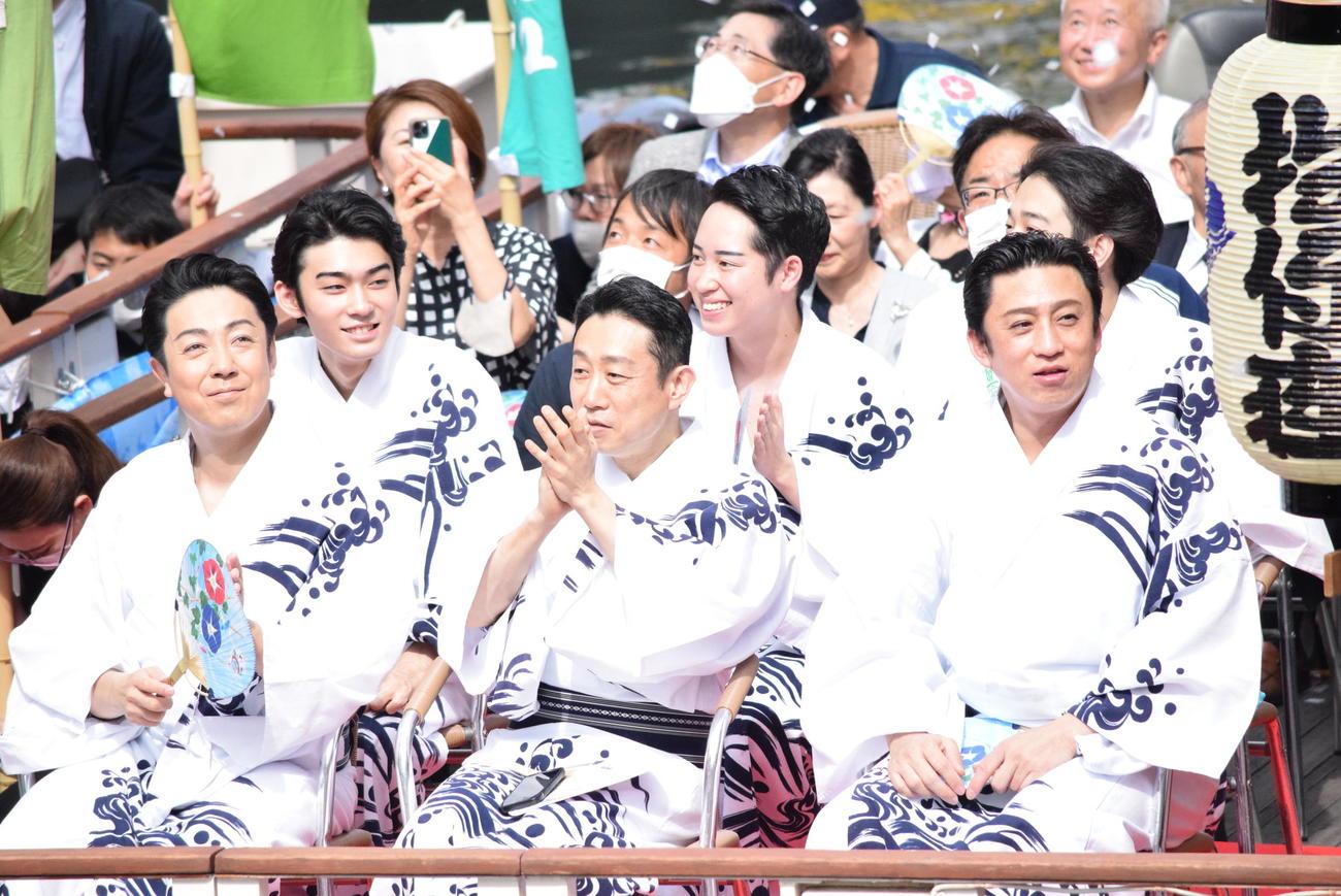 前列左から）尾上菊之助、片岡孝太郎、松本幸四郎（撮影・阪口孝志）
