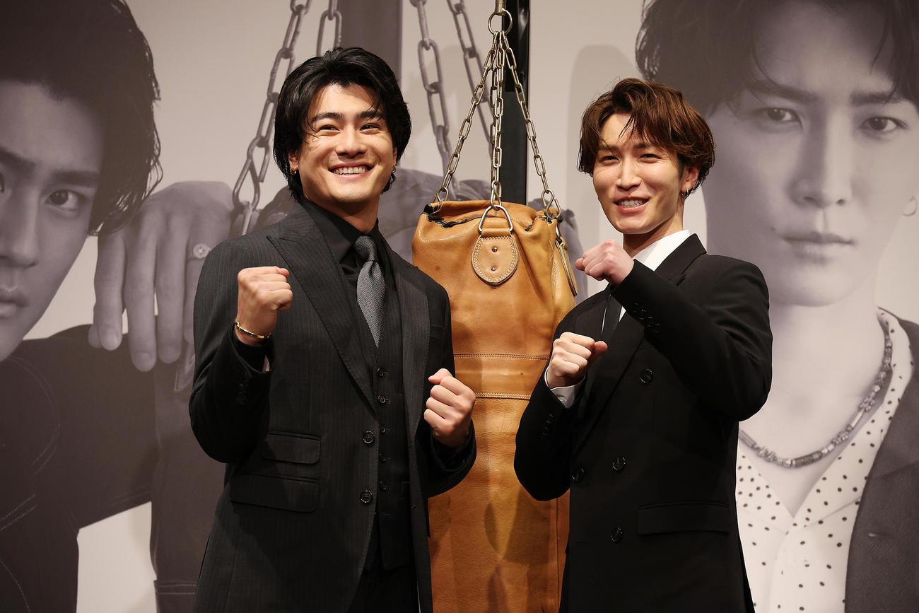 舞台「DREAM BOYS」製作発表を行った森本慎太郎（左）と渡辺翔太（撮影・中島郁夫）