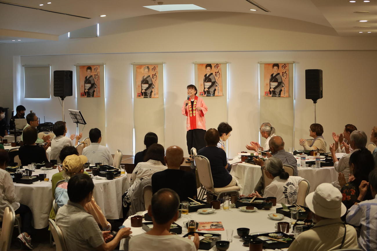 新曲などを熱唱した中村美律子