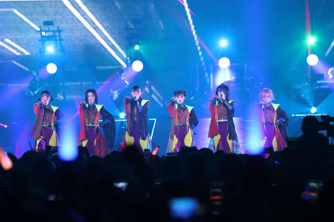 東京ドームで解散ライブをおこなったBiSH（撮影・丹羽敏通）