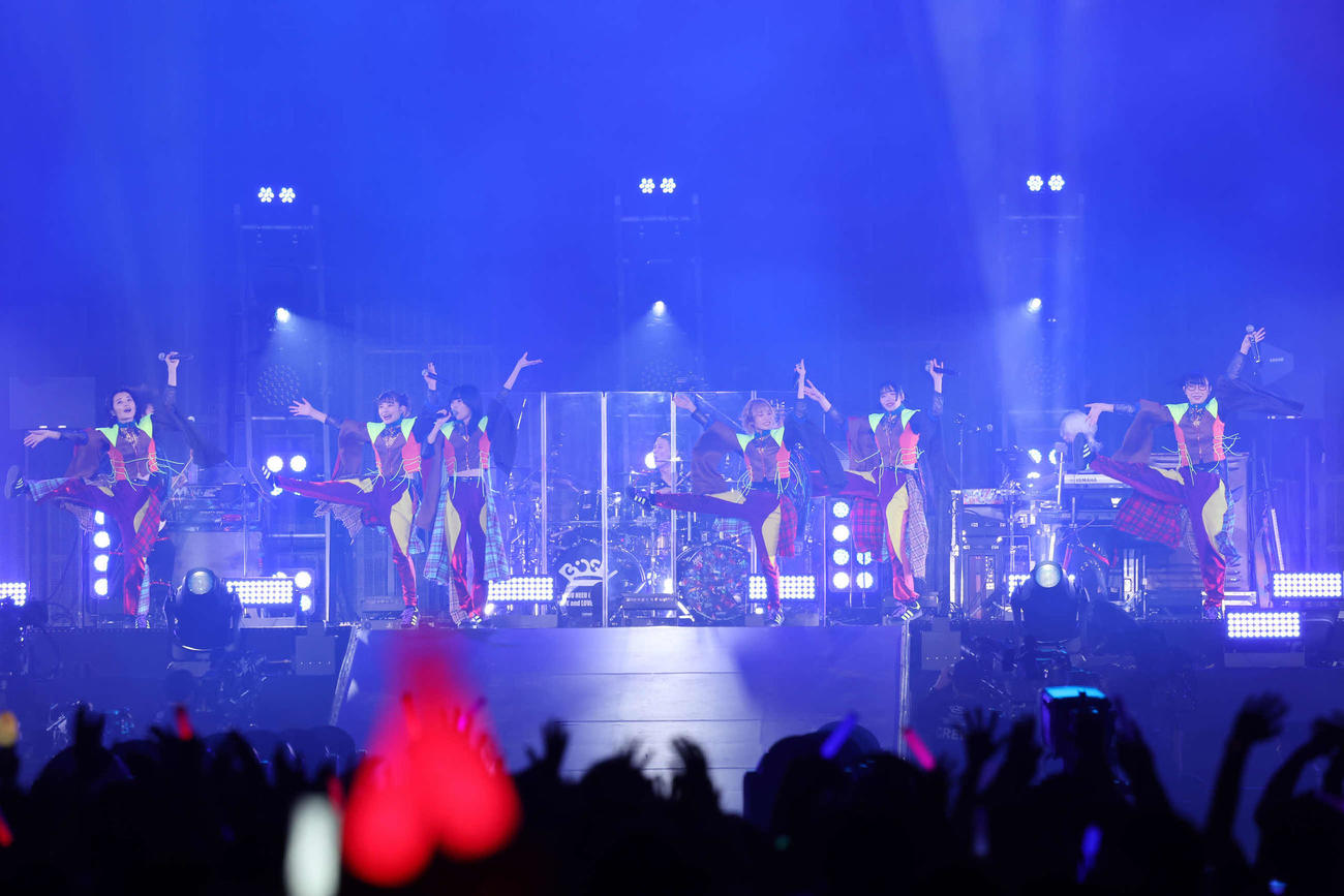 東京ドームで解散ライブをおこなったBiSH（撮影・丹羽敏通）