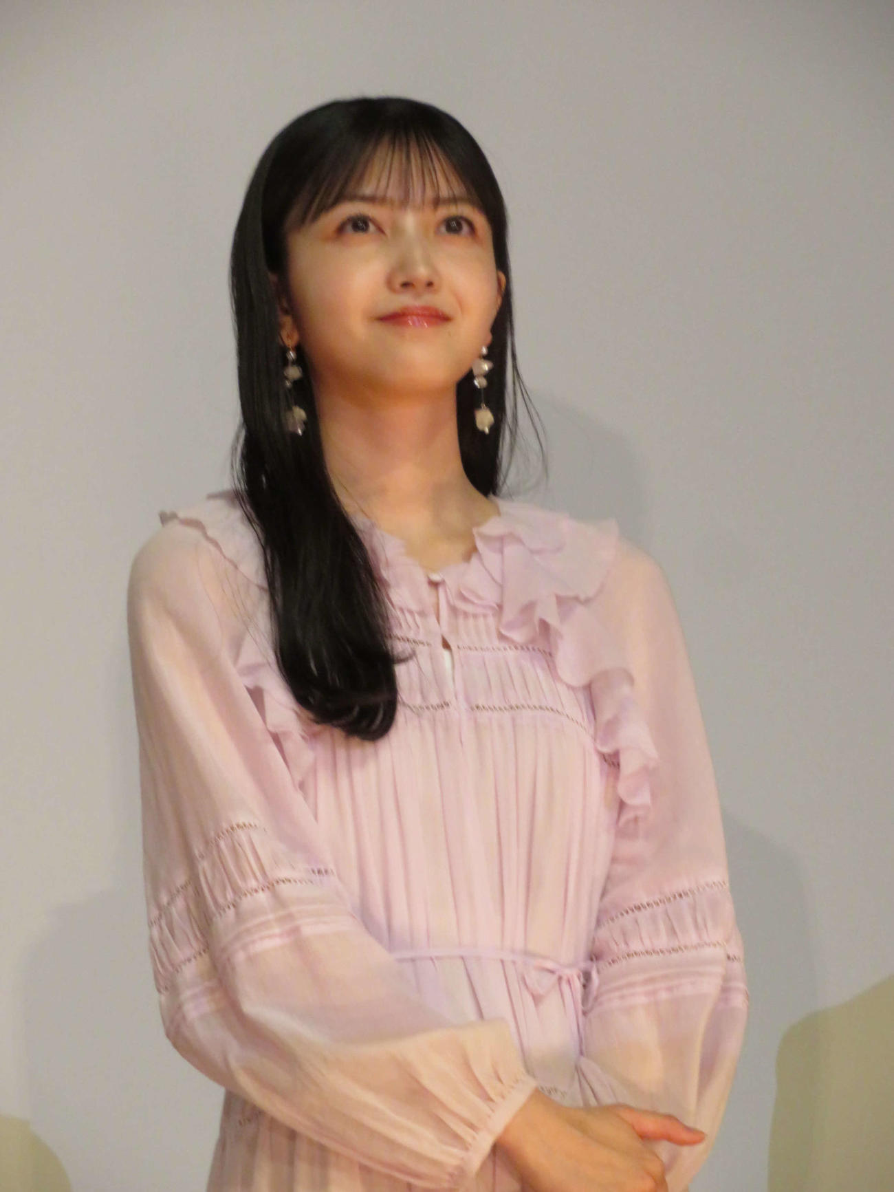 映画「探偵マリコの生涯で一番悲惨な日」初日舞台あいさつに登壇した乃木坂46久保史緒里（撮影・村上幸将）