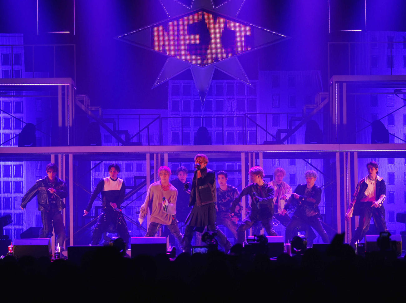 全国ツアー千秋楽公演でTRINITYとコラボしたBALLISTIK BOYZ。左からサード、海沼流星、砂田将宏、加納嘉将、深堀未来、ポルシェ、日高竜太、松井利樹、奥田力也、ジャッキー