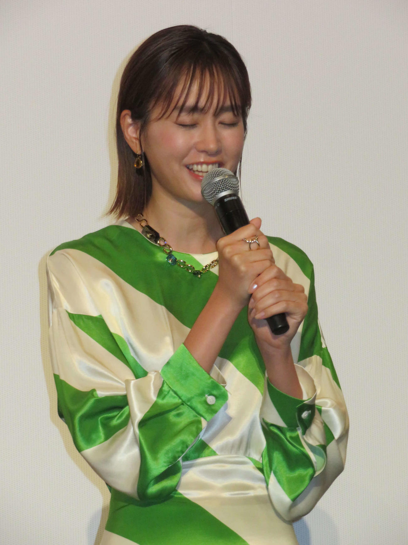 アニメ映画「それいけ！　アンパンマン　ロボリィとぽかぽかプレゼント」公開記念舞台あいさつに登壇した桐谷美玲（撮影・村上幸将）