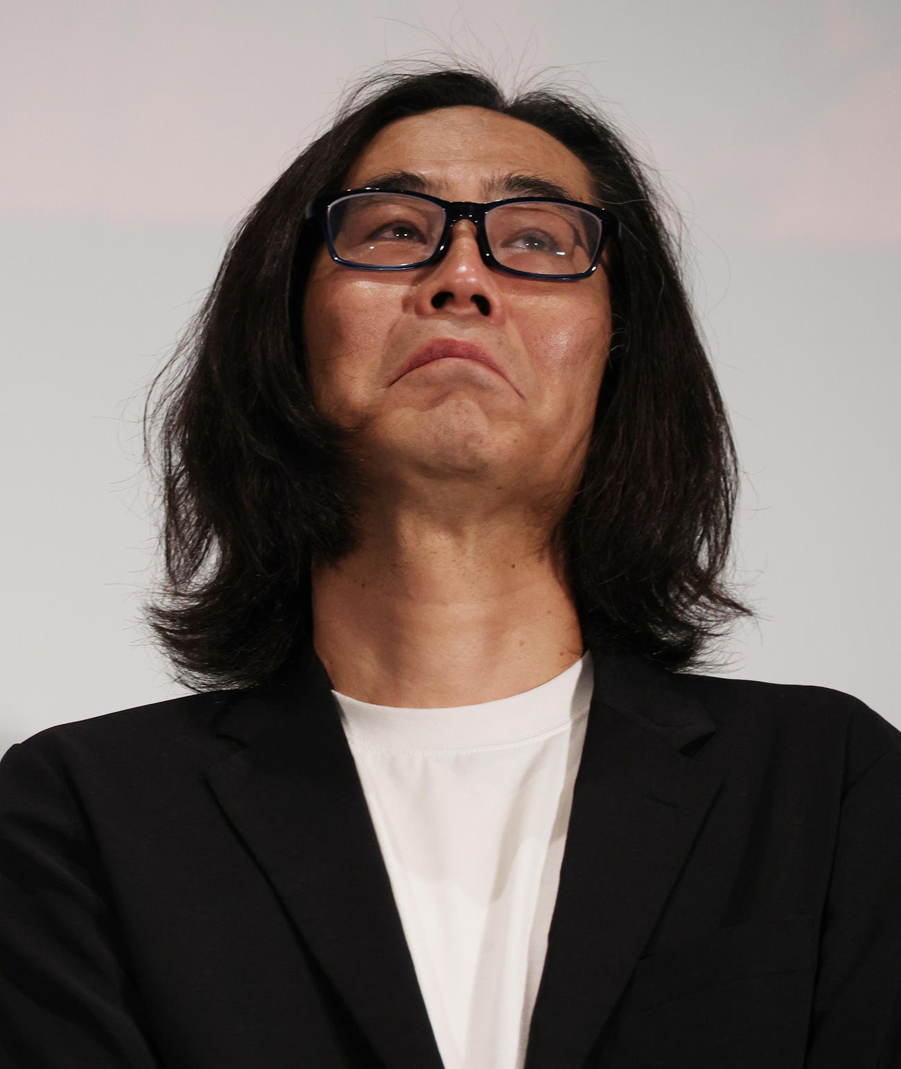映画「東京リベンジャーズ2」公開記念舞台あいさつを行った英勉監督（撮影・中島郁夫）
