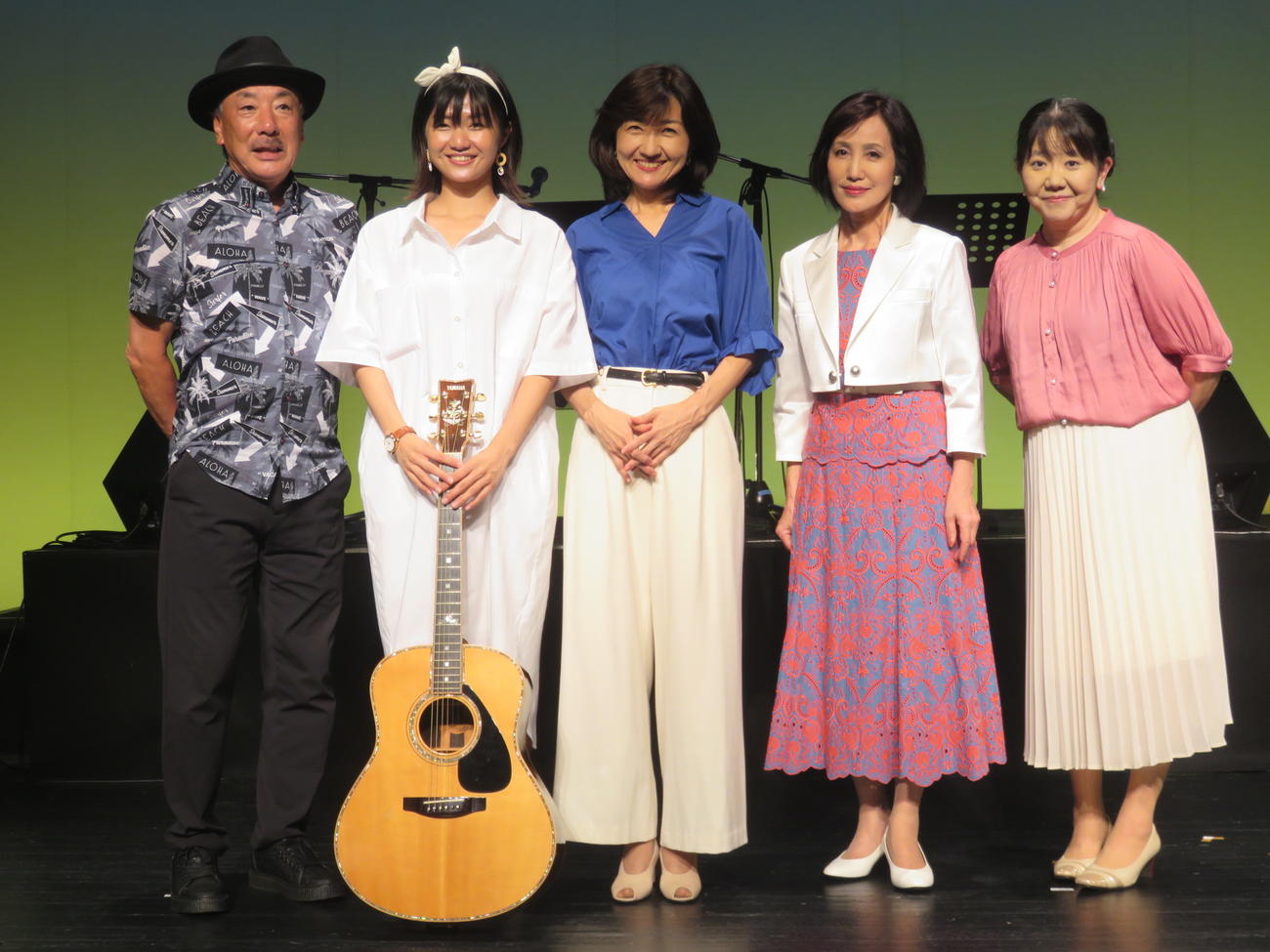 音楽朗読劇「めぐり逢いはすべてを越えて～The Way We Are～」の出演者たち。左から平賀和人、ゆりえ、寺田理恵子、松坂貴久子、中村悦子