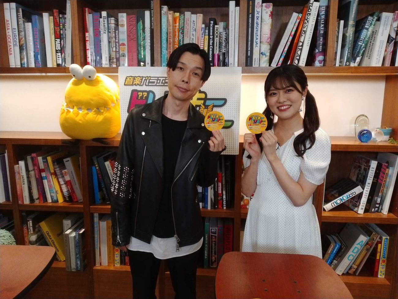 テレ玉「ドレスキーとコレスキー」MCのハライチ岩井勇気と新アシスタントの堀内まり菜（C）テレ玉