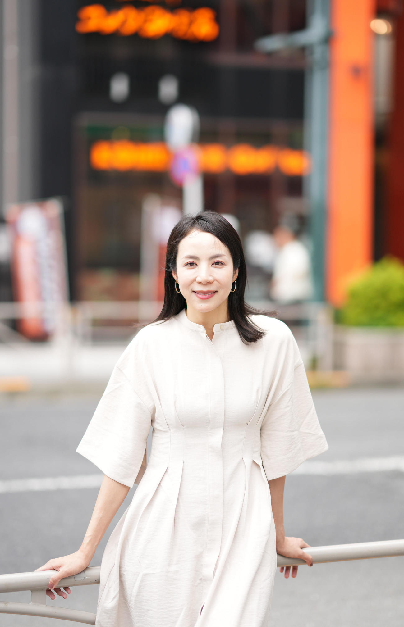口裂け女役の屋敷紘子。映画の怖いイメージとは正反対の優しく人懐っこい表情を見せる（撮影・横山健太）