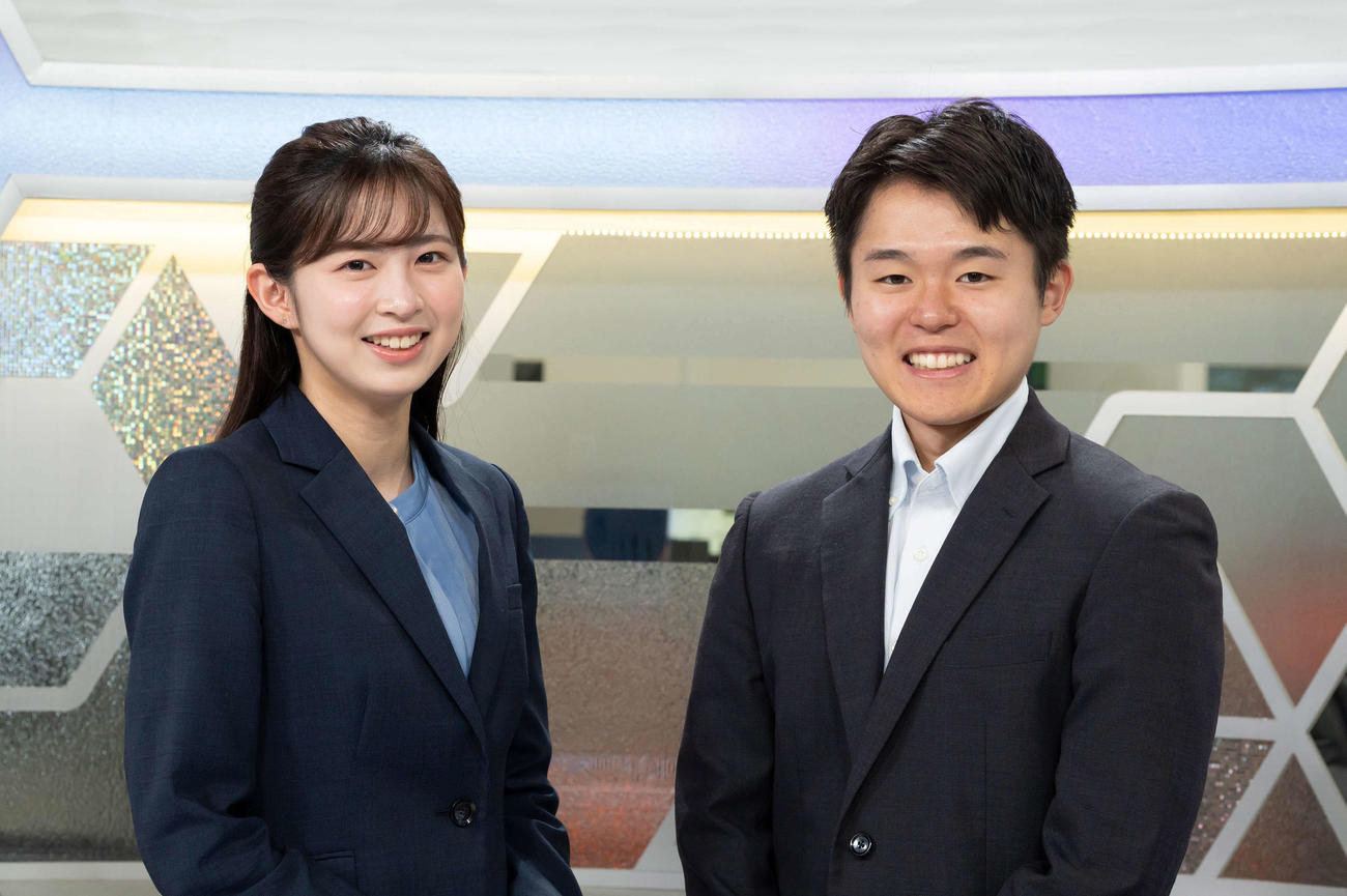 初鳴きした読売テレビの新人・西尾桃アナウンサーと渡邊幹也アナウンサー（右）