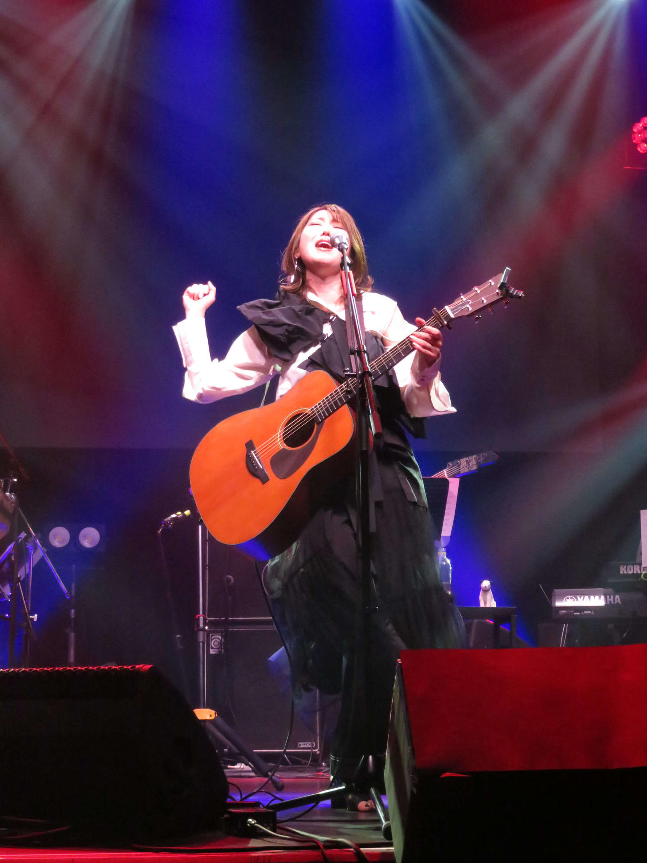 メジャーデビュー5周年記念ライブ「渋谷のオカユ」で新曲「渋谷のマリア」を歌う、おかゆ（撮影・村上幸将）