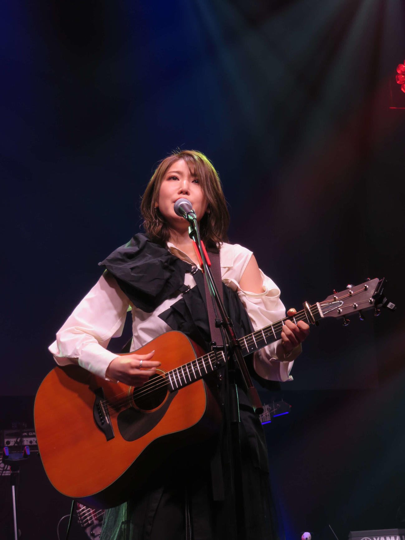 メジャーデビュー5周年記念ライブ「渋谷のオカユ」で新曲「渋谷のマリア」を歌う、おかゆ（撮影・村上幸将）