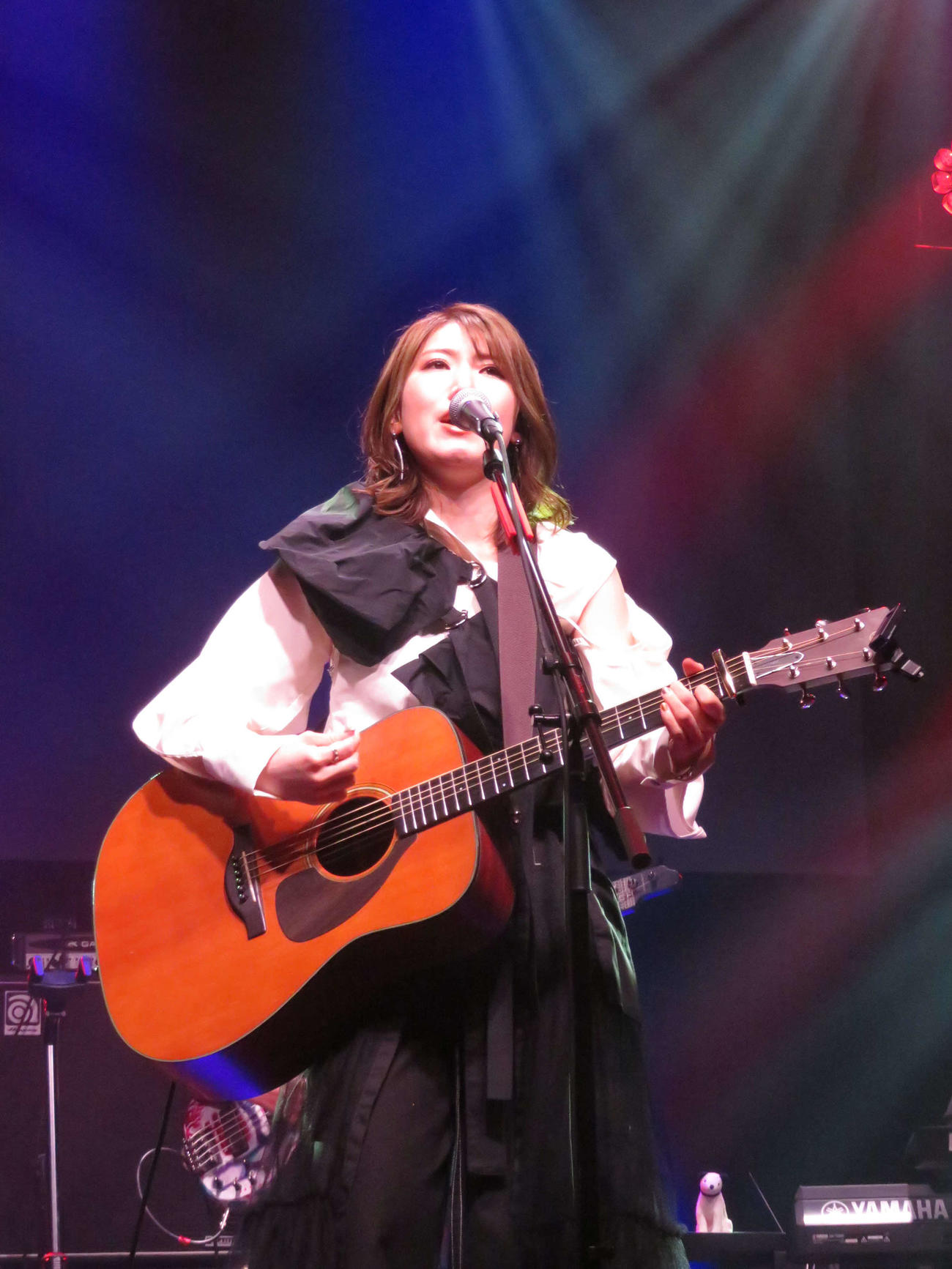 メジャーデビュー5周年記念ライブ「渋谷のオカユ」で新曲「渋谷のマリア」を歌う、おかゆ（撮影・村上幸将）