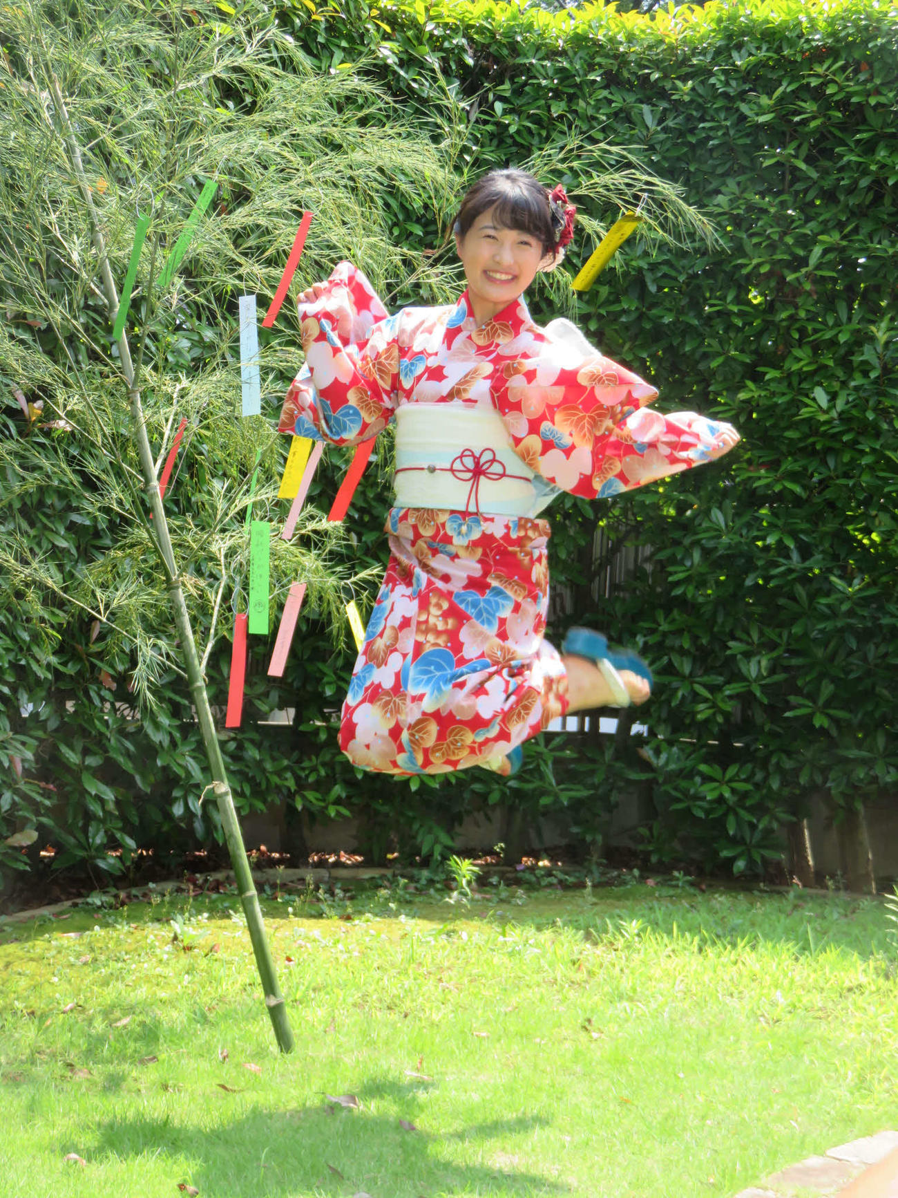 「四季花鳥」でデビューした民謡歌手の竹野留里