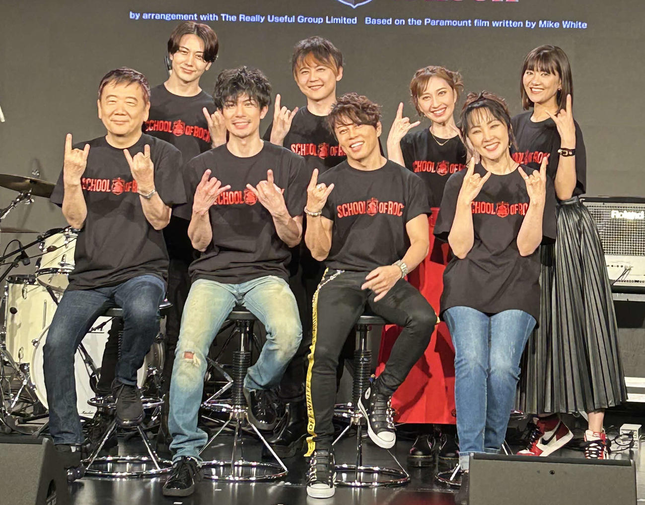 ミュージカル「スクールオブロック」のプレライブイベントに出席した、前列左から翻訳・演出の鴻上尚史、柿澤勇人、西川貴教、濱田めぐみ、後列左から太田基裕、梶裕貴、はいだしょうこ、宮澤佐江