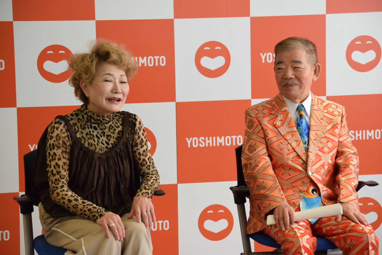 左から）末成映薫と池乃めだか（撮影・阪口孝志）