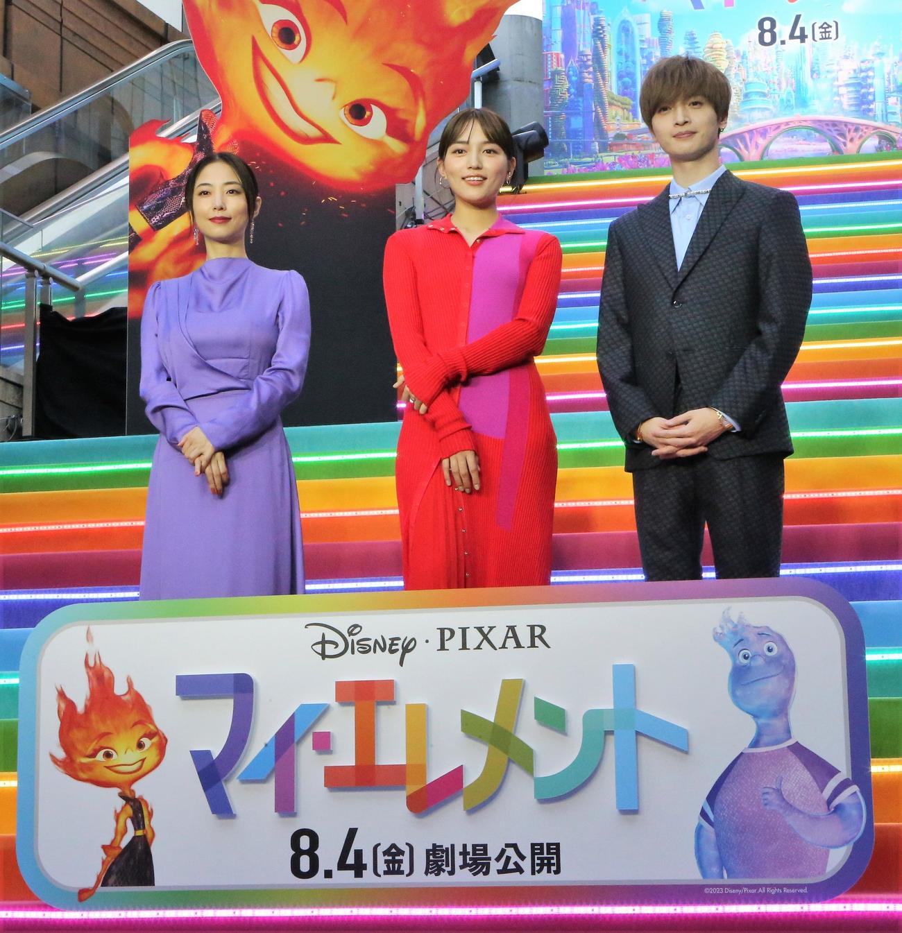 映画「マイ・エレメント」日本版お披露目イベントの「マイエレカーペット」に出席する左から、MEGUMI、川口春奈、Kis－My－Ft2玉森裕太