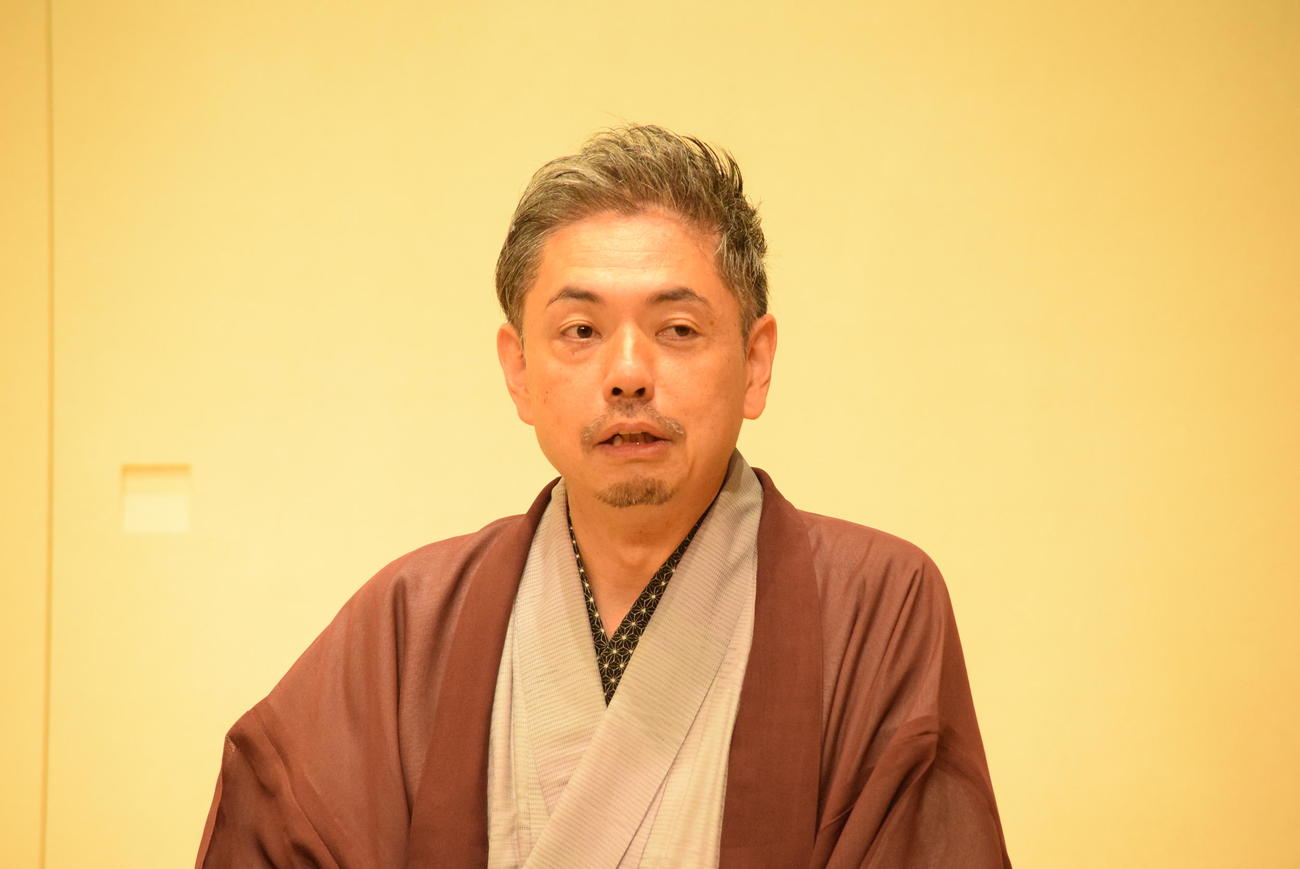 怪談話に自信たっぷりの桂春蝶（撮影・阪口孝志）
