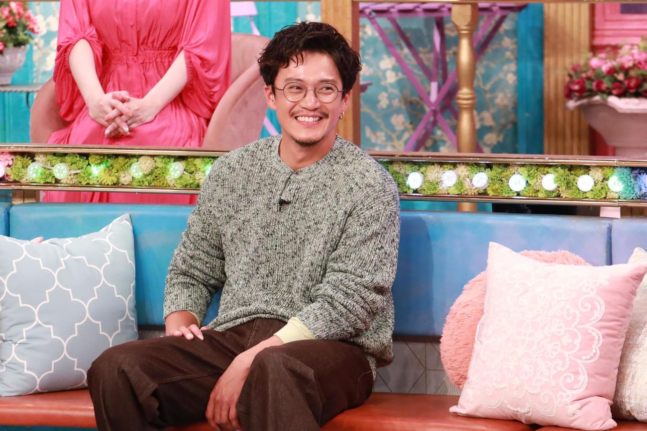 「トークイーンズSP」に出演する小栗旬（C）フジテレビ