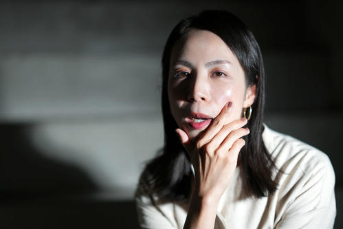 口裂け女役の屋敷紘子（撮影・横山健太）