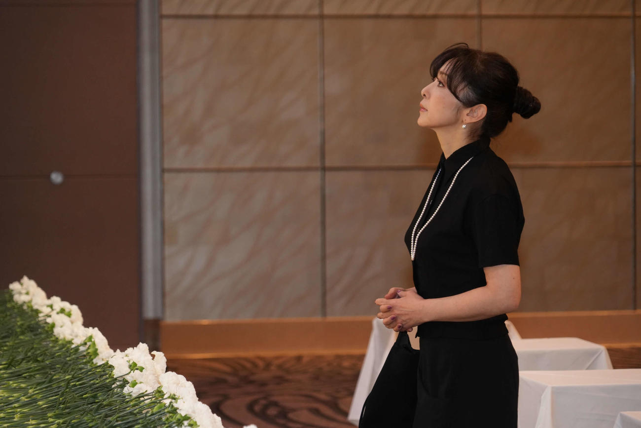 東映元社長の手塚治さんのお別れ会に参列した斉藤由貴