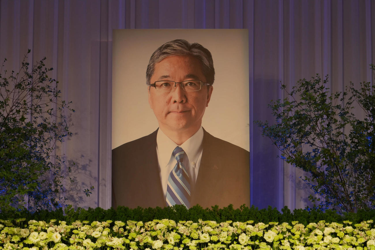 東映元社長の手塚治さんのお別れ会で設置された遺影
