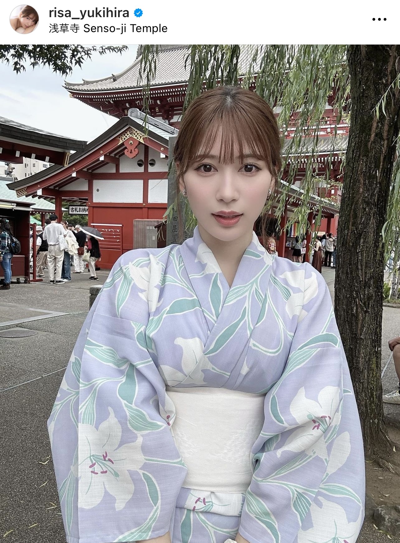 浴衣で浅草寺を訪れた雪平莉左（雪平莉左のインスタグラムから）