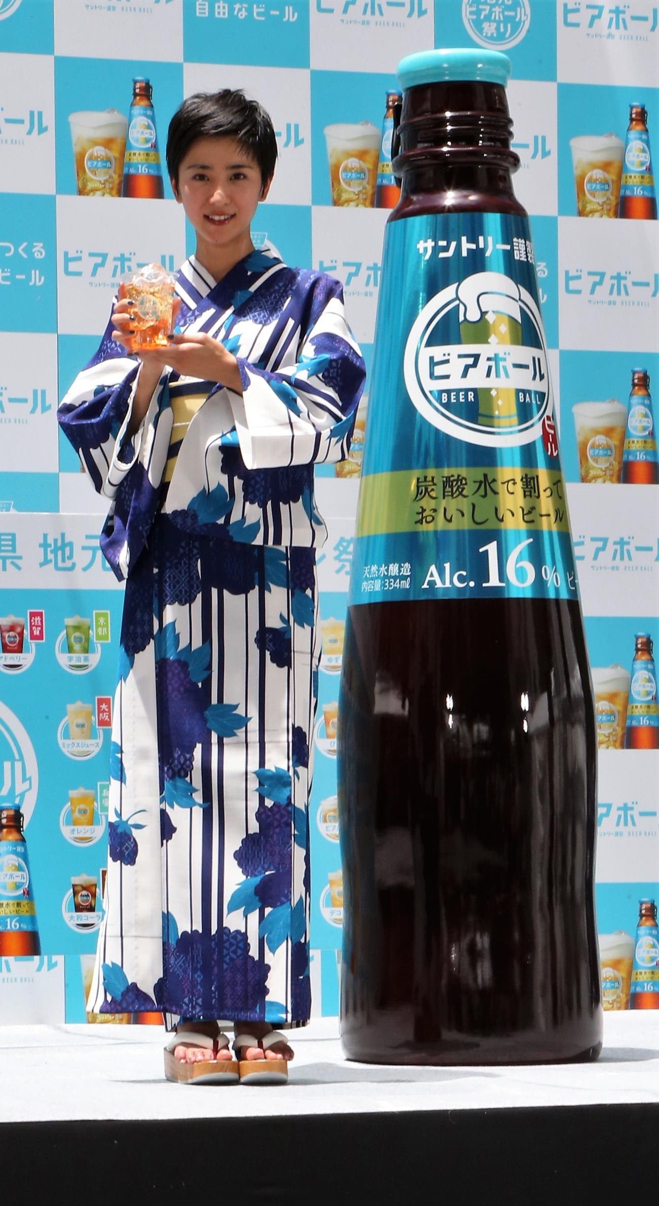 「日本全国を巡る！47都道府県　地元ビアボール祭り」にベリーショートで登場する黒島結菜