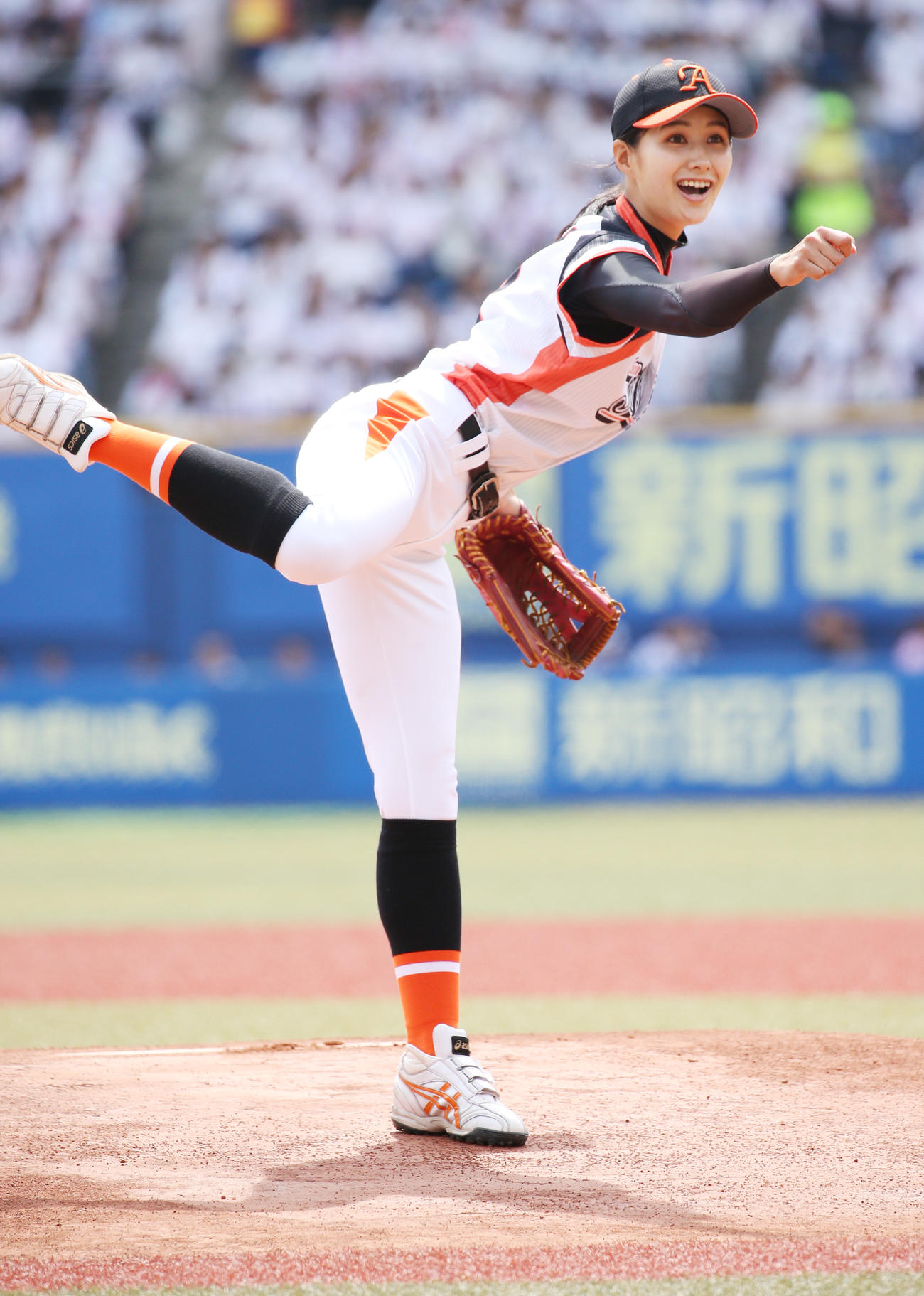 ロッテ対楽天で始球式を行う加藤優（2019年5月撮影）